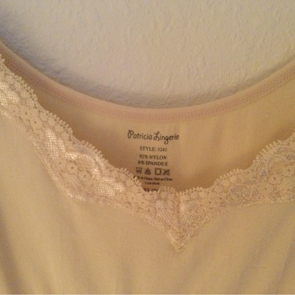 2 Nylon Spandex Slips black and nude - Picture 3 of 5